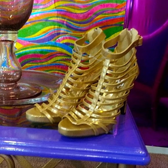Red Circle Gold Metallic Heels. Size 7.5. Great shape. Wear any occasion. - Picture 1 of 5